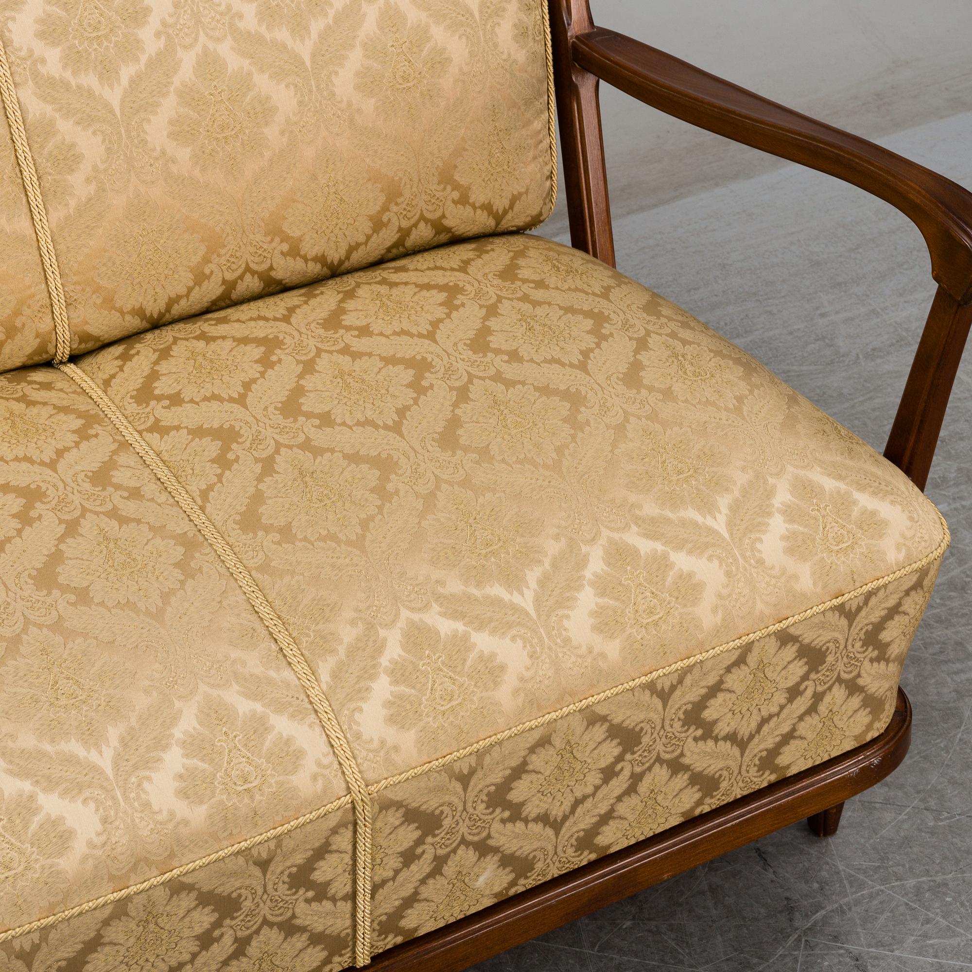 A sofa deisgned by Svante Skogh for Förenade Möbelfabriken in Linköping in the 1940s.