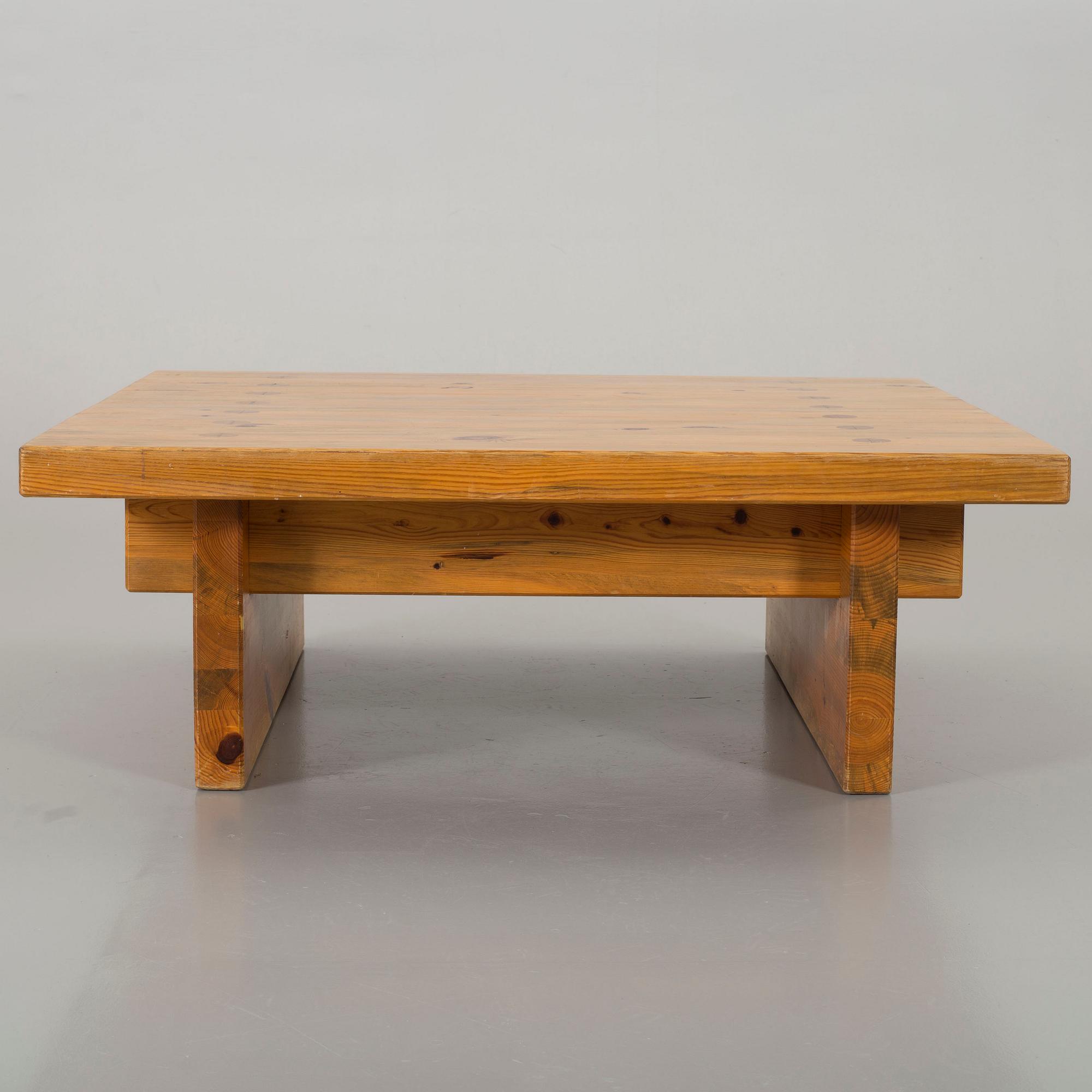 A PINE SOFA TABLE BY ROLAND WILHELMSSON FOR KARL ANDERSSON.