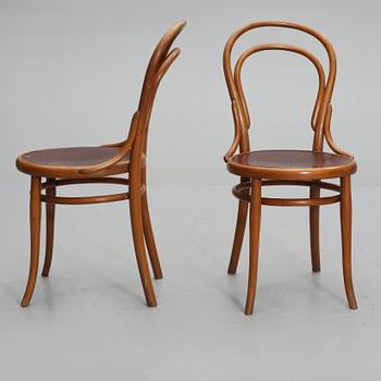 STOLAR, ett par, Thonet, etikettmärkta, 1900-talets första hält.