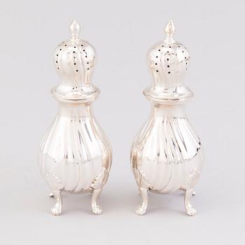 SUGAR CASTERS, 2pcs, silver. Hallbergs Guldsmeds Ab, Stockholm Sweden 1951/53.