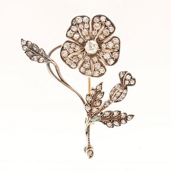 Brosch/hänge i form av blomma och tistel med gammalslipade diamanter.