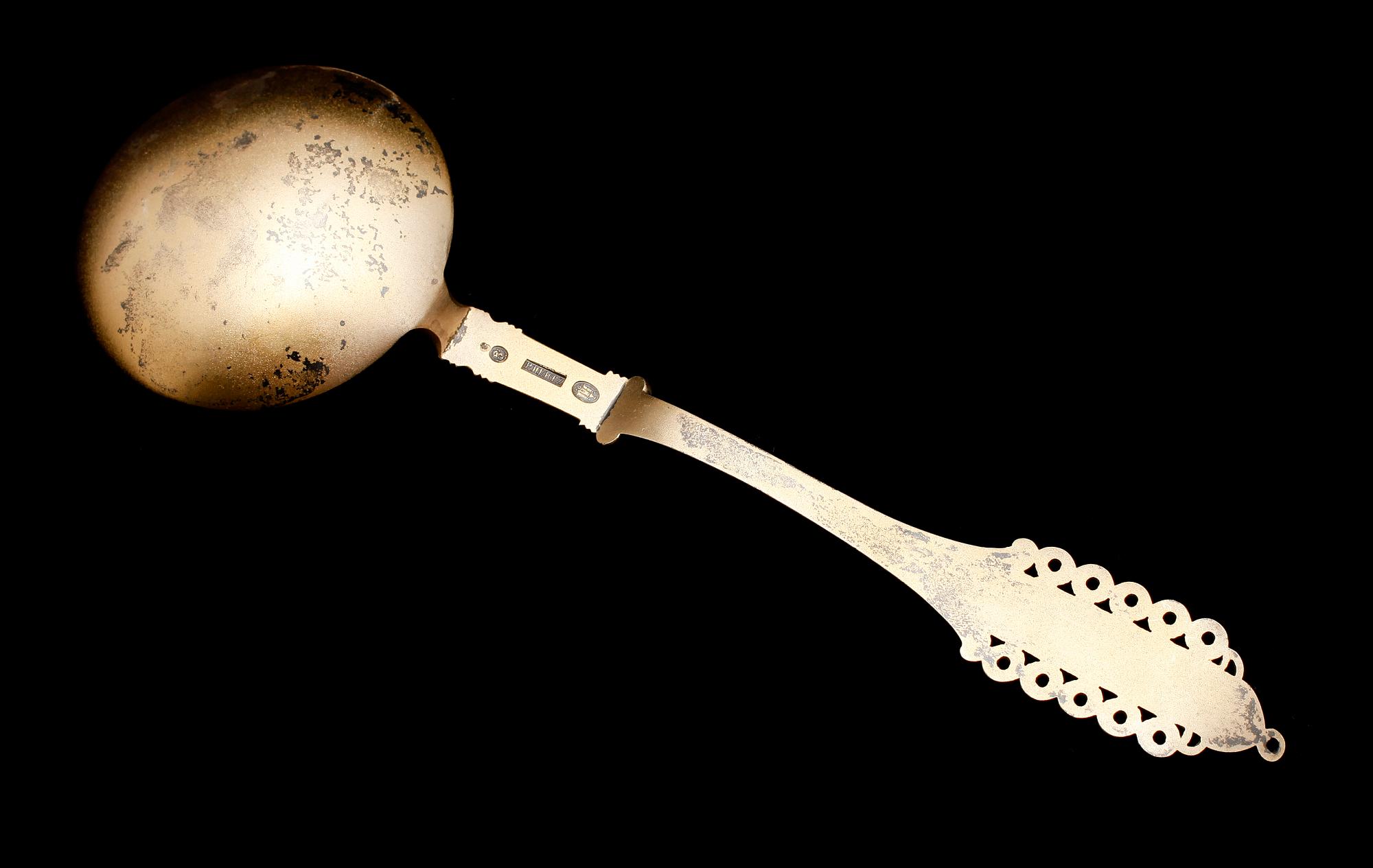 SKED, förgyllt silver, P Hertz 1897, Danmark. Vikt ca 112 g.