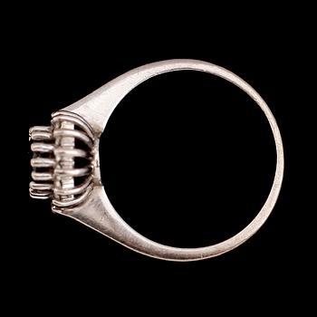 RING, 14 k vitguld, blå safir ca 1.20 ct, diamanter tot ca 0.16 ct.