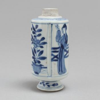 MINIATYRVAS, porslin. Qingdynastin, Kangxi (1662-1722).