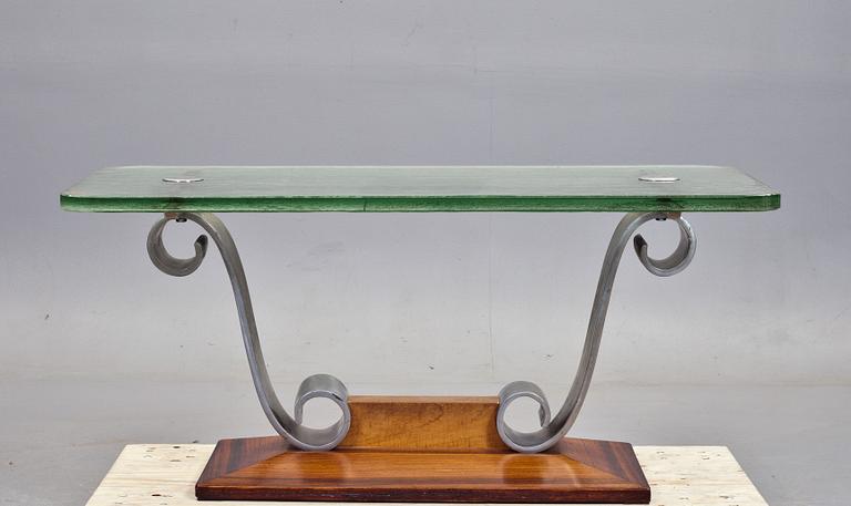 A probably French Art Déco table.