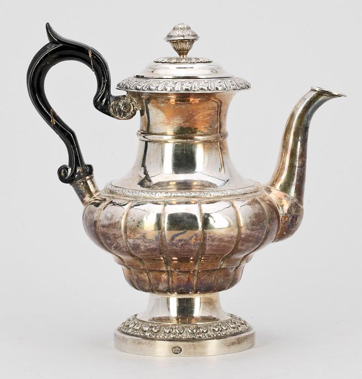 KAFFEKANNA, silver, senempire, Johan Petter Grönvall, Stockholm, 1832. Vikt ca 825 g.