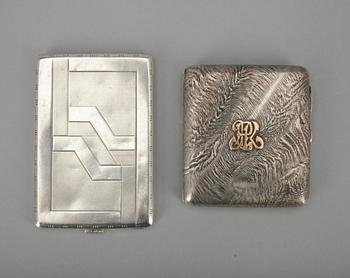 CIGARETTETUIER, 2 st, silver, svenska importstämplar samt Finska Guldsmeds AB, Åbo 1946. Tot. vikt 245 g.