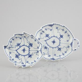 Two 'Blue Fluted Half Lace' porcelain 'leaf' dishes, Royal Copenhagen, model 548 and 549, post 1923.