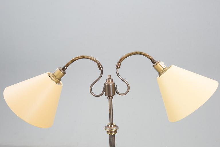GOLVLAMPA, 1900-talets mitt.