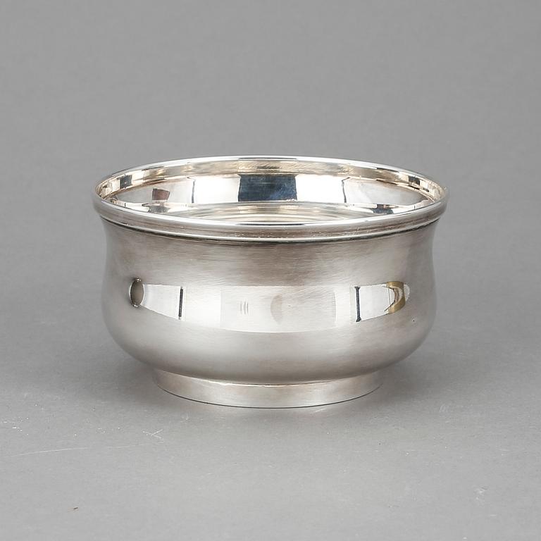 SKÅL, silver, design J Råström för CG Råström, Stockholm, 1978. Vikt ca 140 gram.