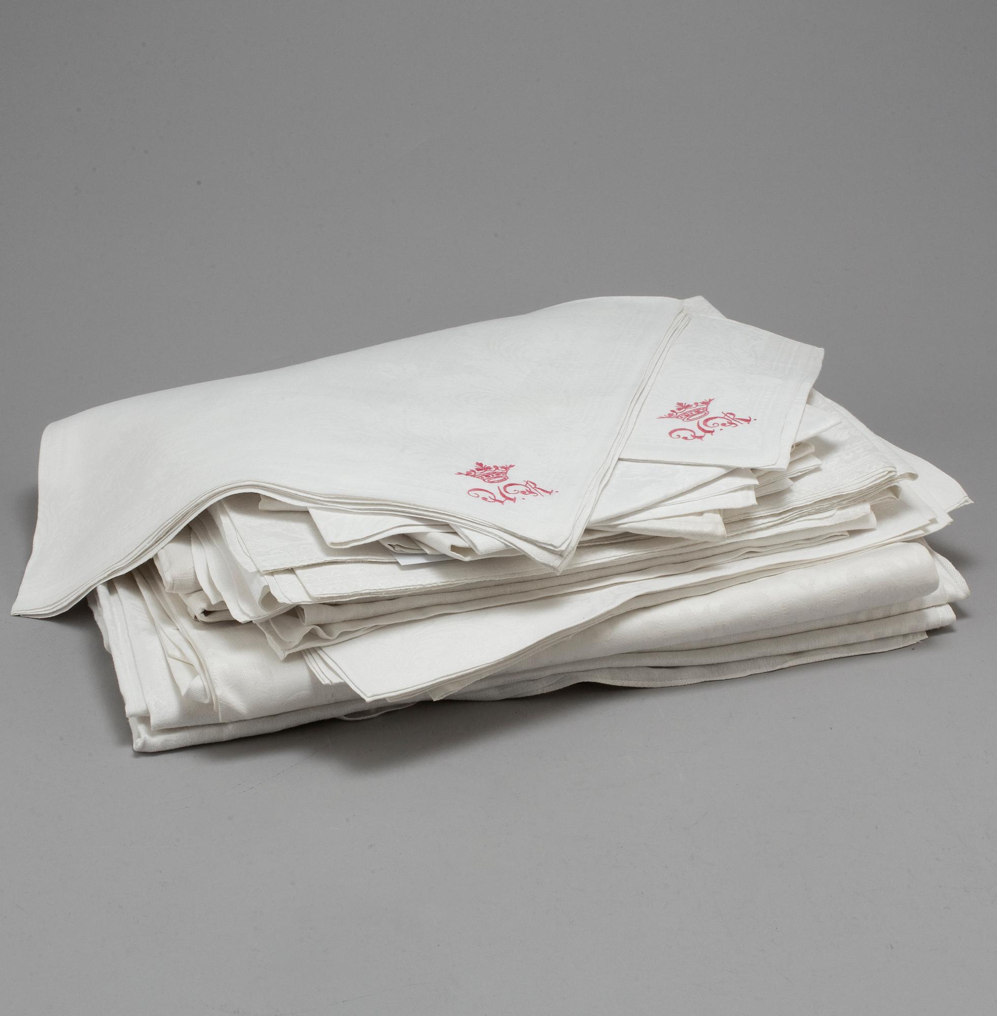 SAMLING LINNEDAMAST, 28 delar.