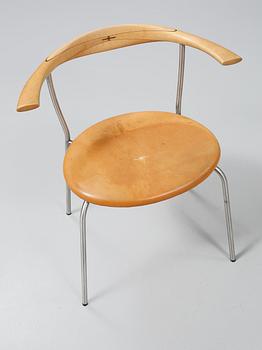 STOLAR, ett par, PP 701, Hans J Wegner, modell formgiven 1965.