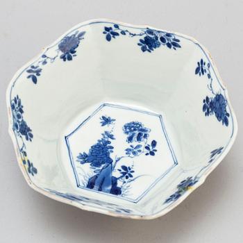 A blue and white six sided bowl, Qing dynasty, Kangxi (1662-1722).