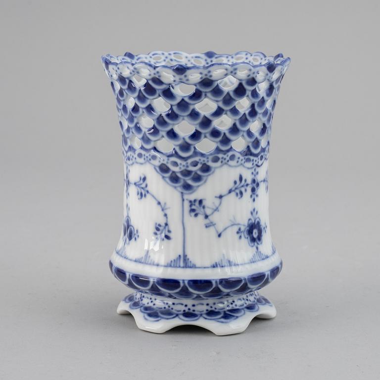 Royal Copenhagen, a porcelaine service, 'Musselmalet', Denmark. (63 pc).