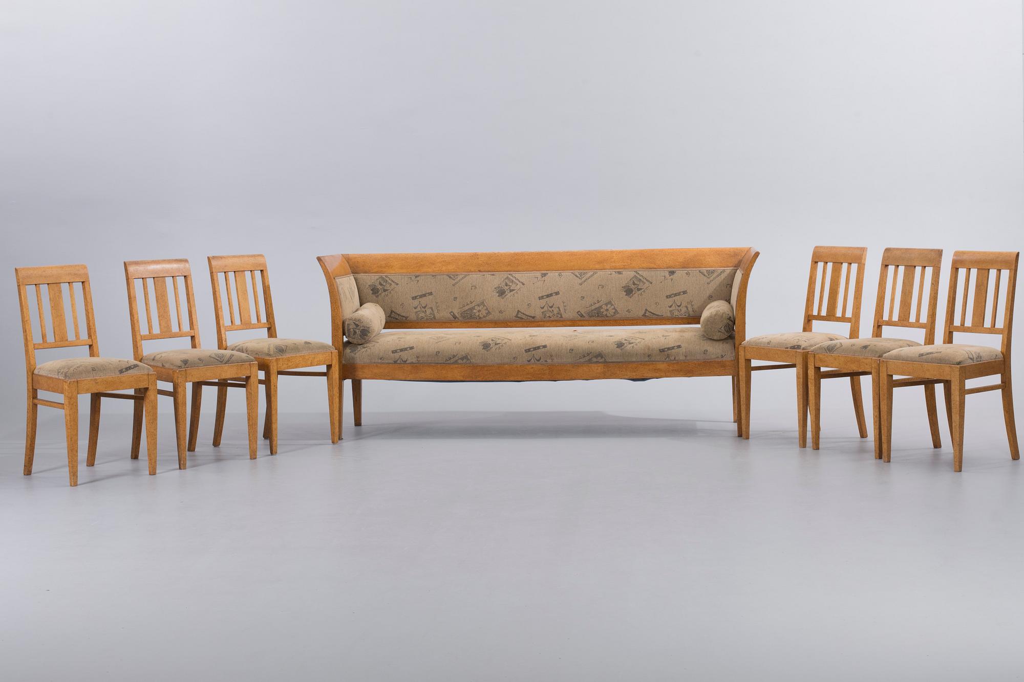 SOFFA samt 6 STOLAR, masurbjörk, omkring 1900.