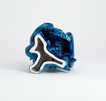 A Gunnar Nylund stoneware figure of a cockatoo, Rörstrand.