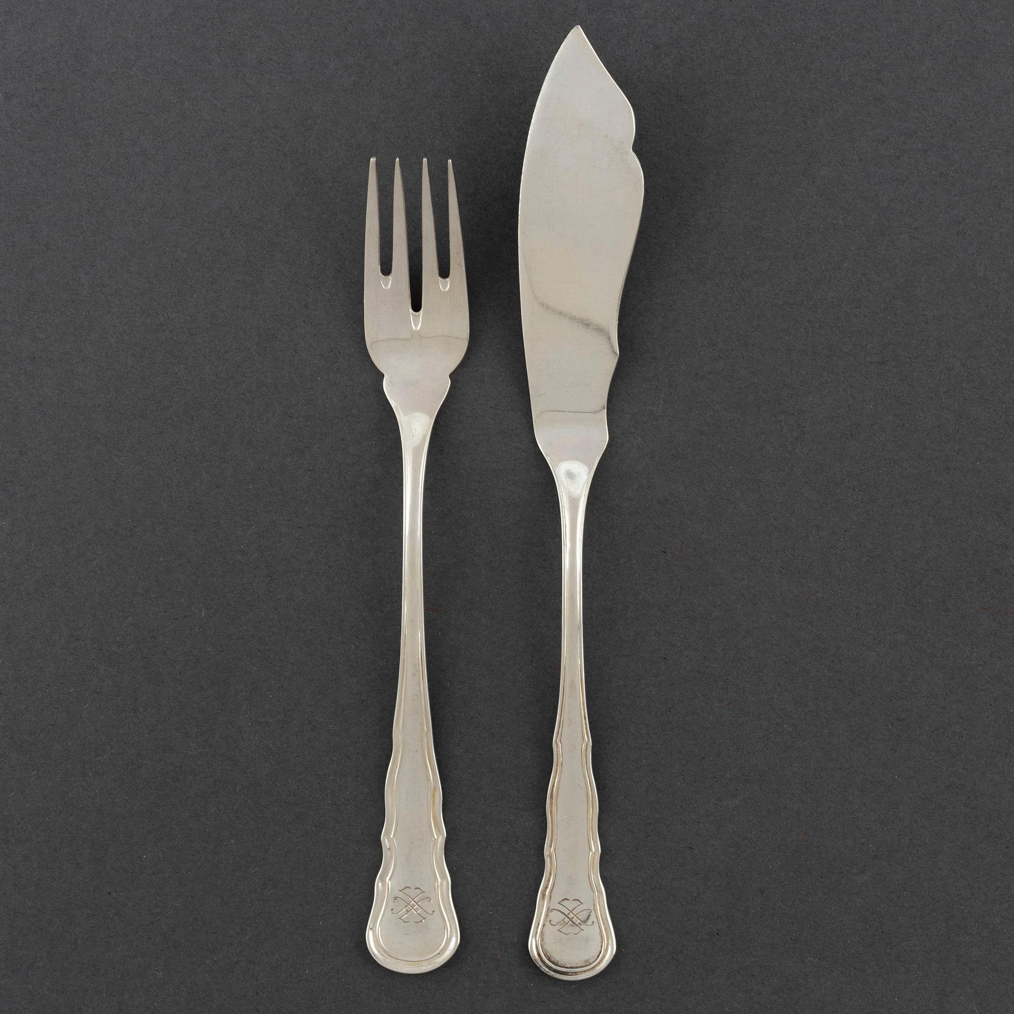 CG HALLBERG, 12 pieces of silver fish cutlery from Stockholm, 1930-1.