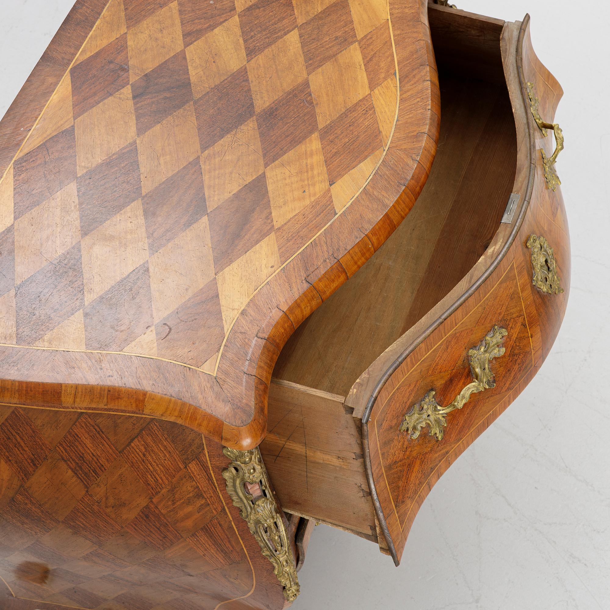 A Rococo style chest of drawers, 19th century.