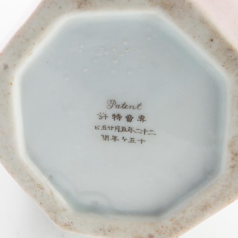 Vases a pair Japan 1900s porcelain.