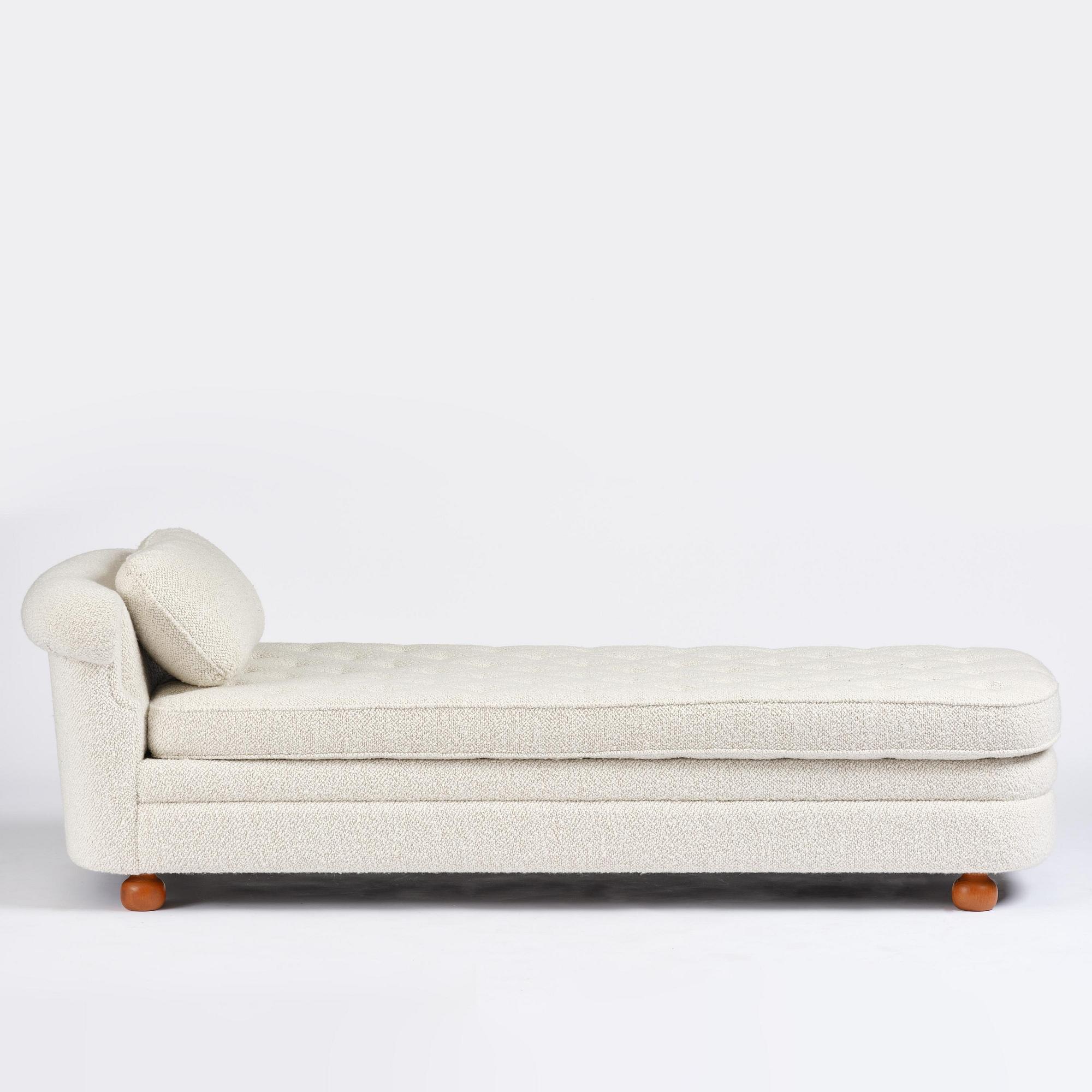 Josef Frank, a daybed model "Couch 775", Firma Svensk Tenn, 2021.