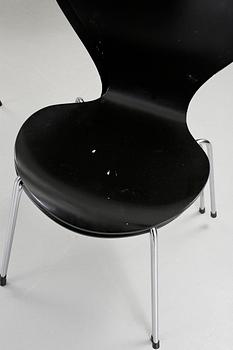 STOLAR, 5 st . "Sjuan", Arne Jacobsen, Fritz Hansen, sannolikt 1960-70-tal.