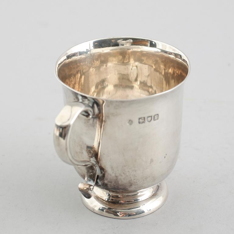 MUGG, silver, London 1912. Vikt ca 130 gram.