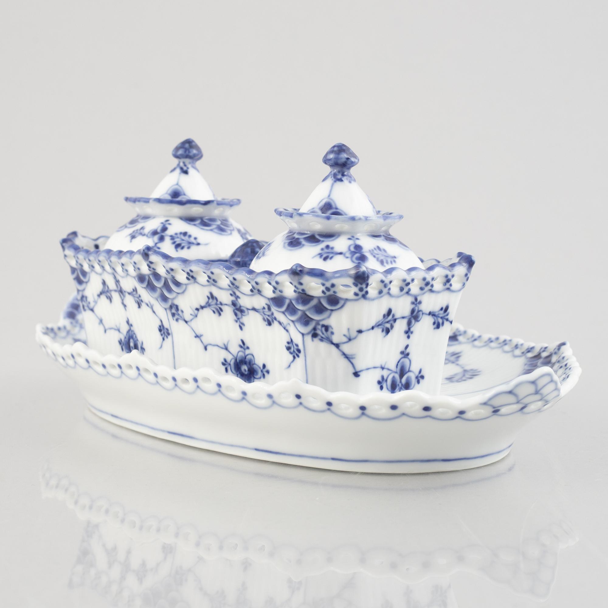 A 'Blue Fluted Full Lace' / 'Musselmalet' porcelain desk set with two inkwells, Royal Copenhagen, model 1063, 1893-1900.