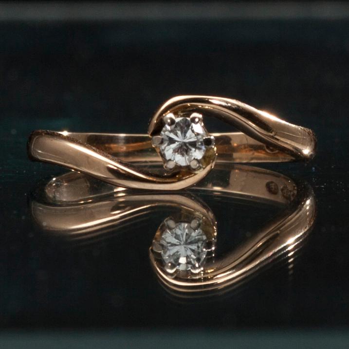 RING, 14K guld, briljantslipad diamant, ca 0,10 ct. Finska kontrollstämplar 1988. Vikt 2,3 g.