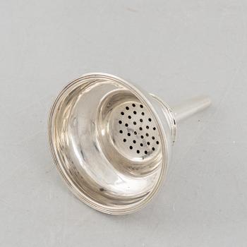 An Irish silver wine funnel, mark of William Bond, Dublin 1804.