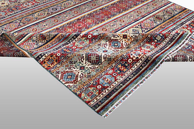 Carpet, Kazak Khorjin, ca 354 x 278 cm.