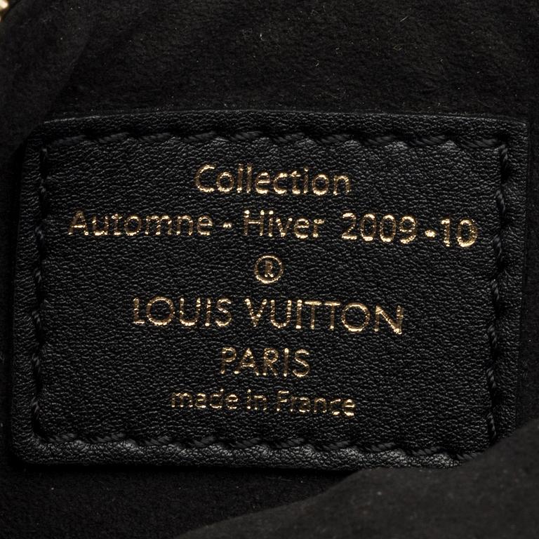 LOUIS VUITTON mini pochette.