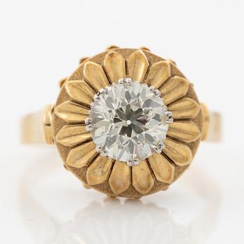 Ring, 14K gold, with an old-cut diamond of approximately 2 ct.