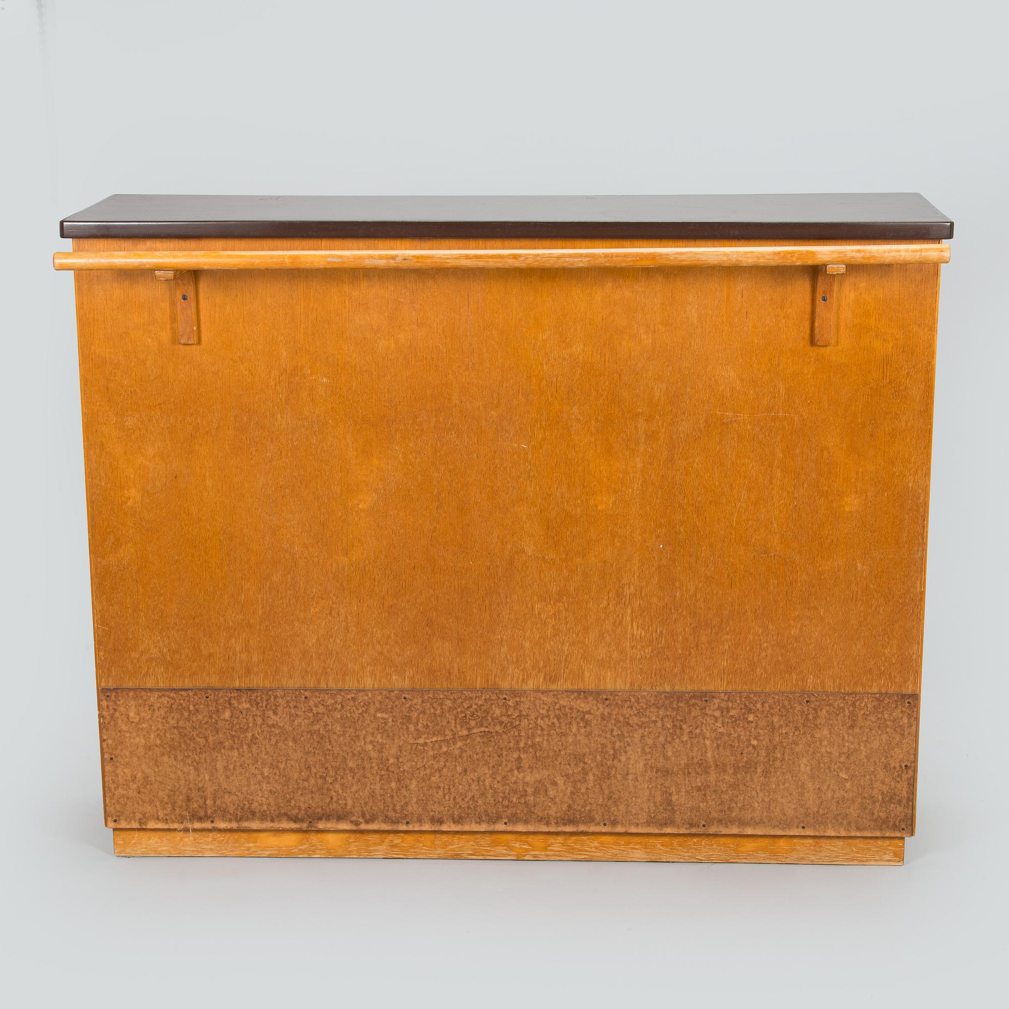 Baaritiski / tarjoilupöytä, Artekin piirustuskonttori, O.Y Huonekalu-ja Rakennustyötehdas A.B. 1950-luvun alku.