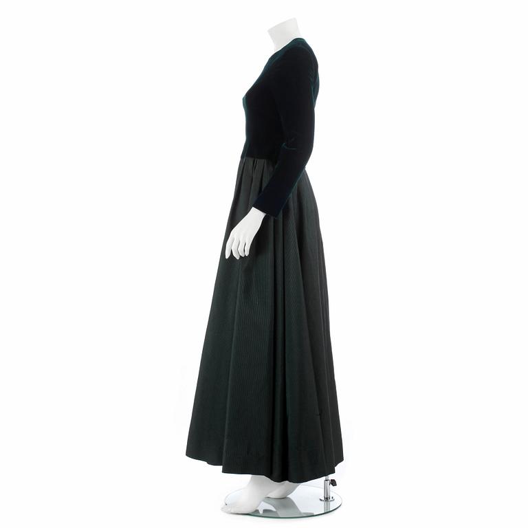 FELICITAS ATELJÉ, a dark green velvet and silk evening gown.