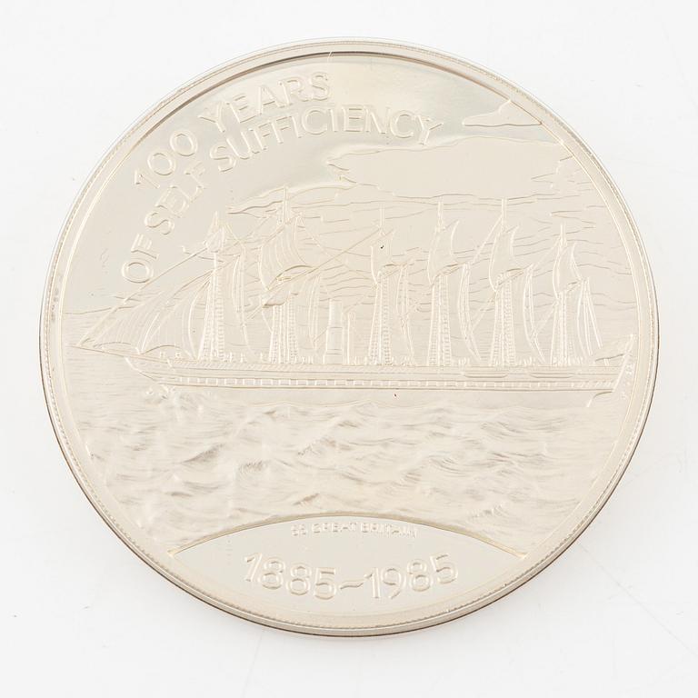 Silver coin, Queen Elizabeth II, Falkland Islands, 25 pounds, 100 years of self-sufficiency, 1985.