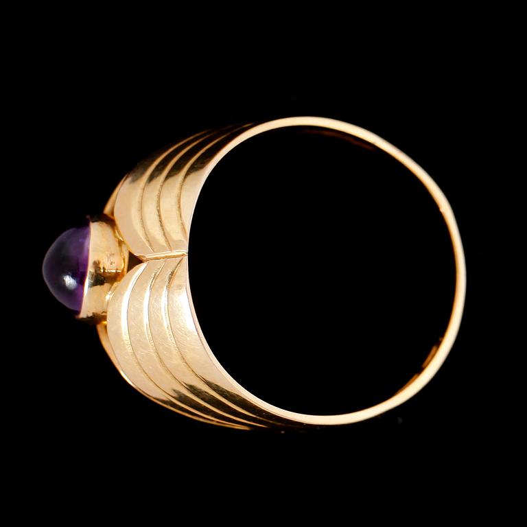 RING, 18 k guld, HE, Stockholm, 1957. Total vikt ca 4 g.