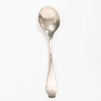 Guldsmedsaktiebolaget (GAB), Sockerskål, silver, gustaviansk stil, 1920, samt sked, MGAB, 1941.