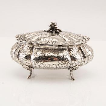 A Swedish silver suger box mark of JL HUltman Stockholm 1951, weight 443 gram.