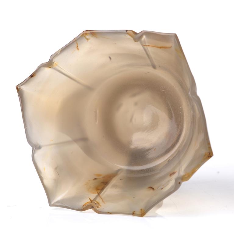 Two agathe cups and a censer with cover, Qing dynasty.