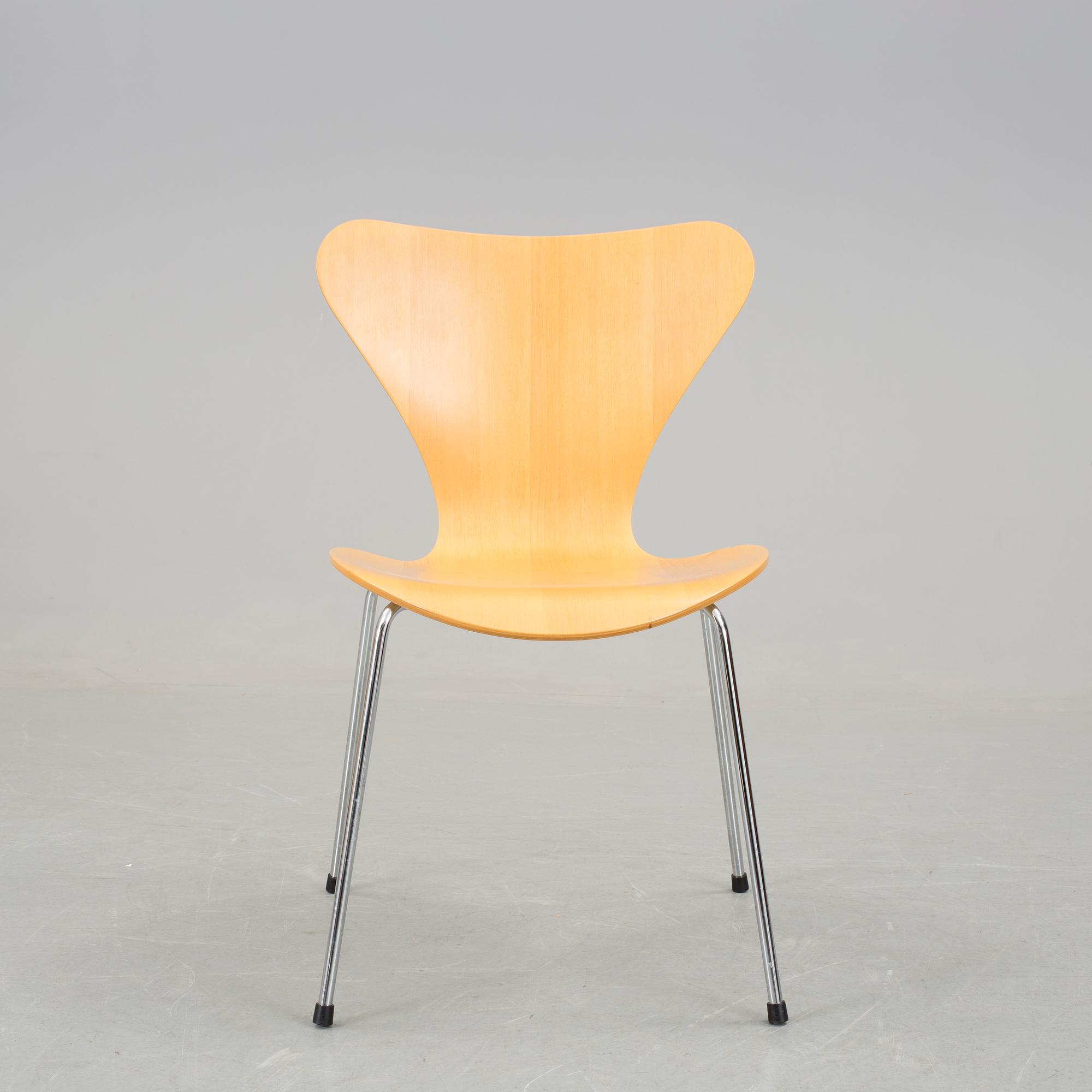ARNE JACOBSEN, "Sjuan", Fritz Hansen, 1998.