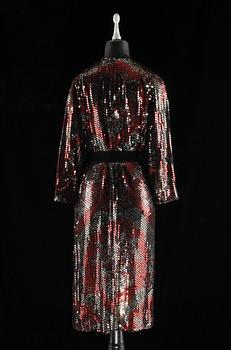 A tinseldress by Chanel from autumn/winter 1982-83.
