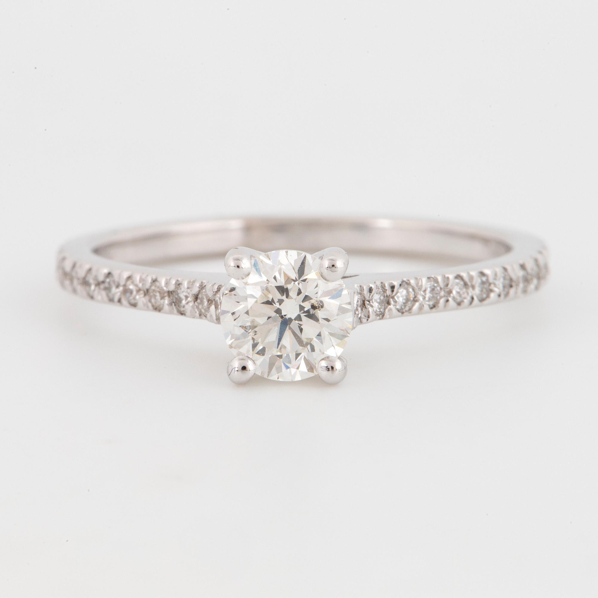 0,57 ct brilliant-cut diamond ring.