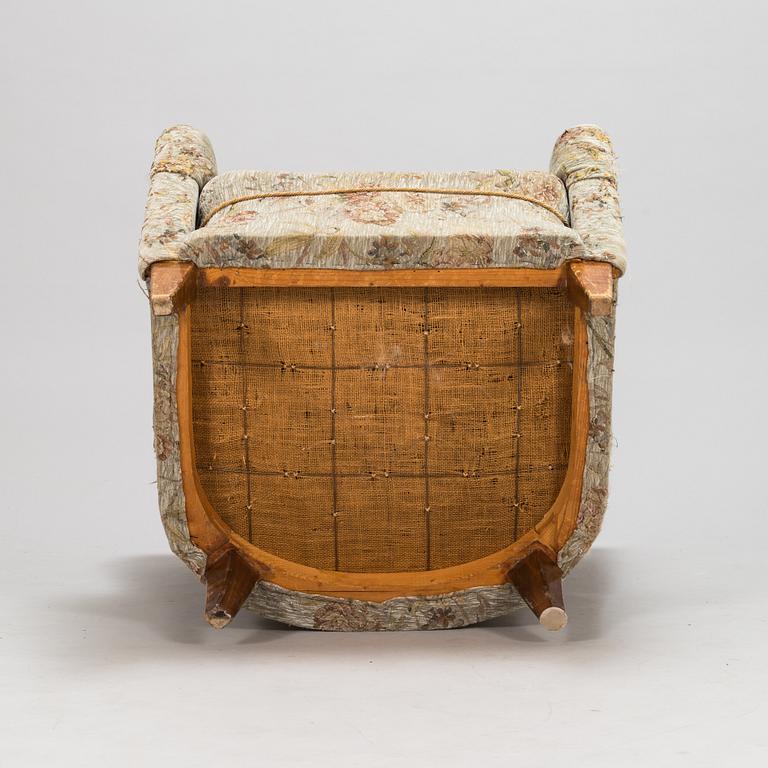 A mid-20th-century armchair.