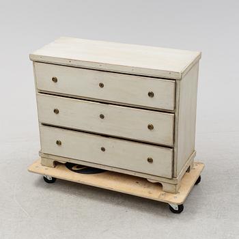 A painted chest of drawers, end of the 19th Century.