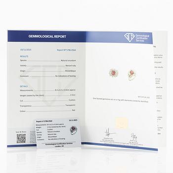 Ring 18K white gold with a ruby and navette- and brilliant-cut diamonds.