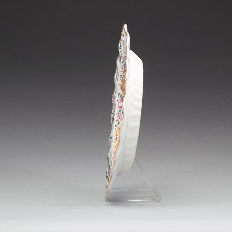 A famille rose dish, Qing dynasty, Qianlong (1736-95).