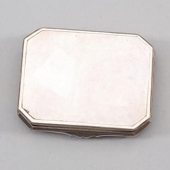 An enamel and silver snuff box, Qing dynasty, 18th Century.