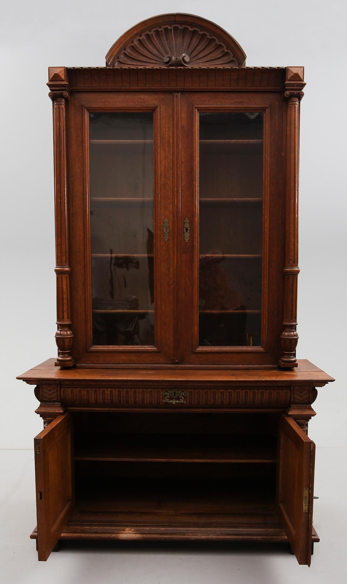 SKÅP/BOKSKÅP, omkring år 1900.