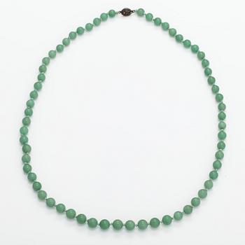 Helminauha, aventuriinikvartsi, hopeaa.