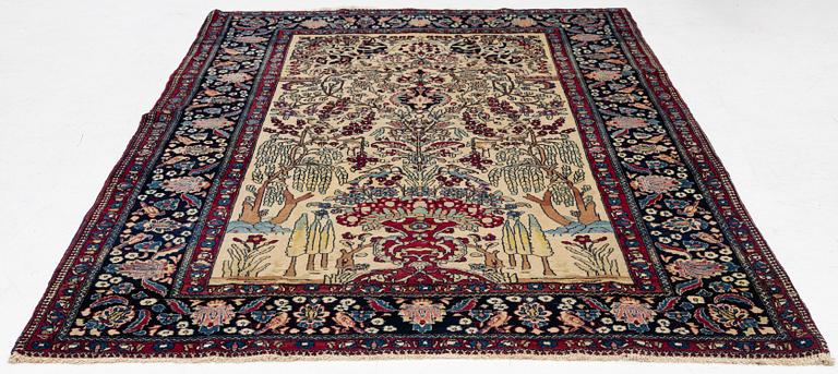 An antique Isfahan rug, ca 235 x 145 cm.